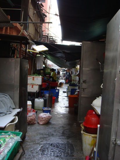 2011 - KowLoon; gleich um die Ecke...