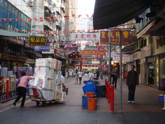 ...Transport auf chinesische Art - meisterhaft geladen - nichts fällt herunter!