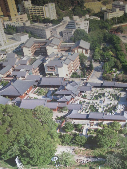 2011 - ChiLin Kloster; die weitläufige Anlage im Überblick... der 1. Hof, der 2. Hof...