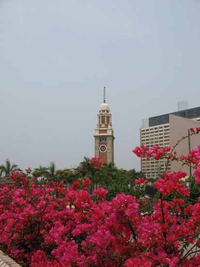 2011 - KowLoon; was vom alten Bahnhof noch übriggeblieben ist: der alte Bahnhofturm!
