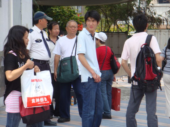 2011 - KowLoon; sie scheinen enttäuscht zu sein, dass wir bald abreisen...