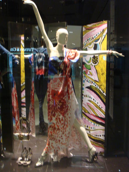 2011 - HongKong; Schaufenster in den Modehäusern