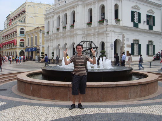 201 - Macau; Marc posiert ...