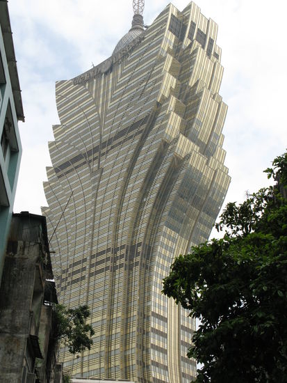 2011 - Macau; gewagte Bauweise