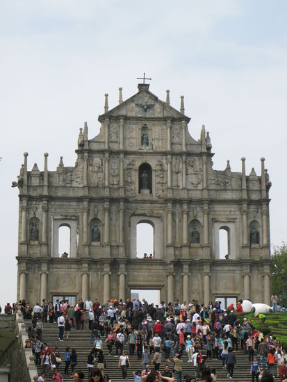 2011 - Macau; die Fassade der 1835 abgebrannten São Paulo-Kathedrale - das heutige Wahrzeichen der Stadt!
