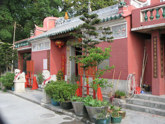 2011 - Coloane; ... zum hübschen Tempel