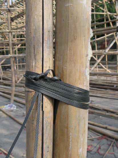 2011 - Coloane; spezielle Technik mit den Bambusstangen