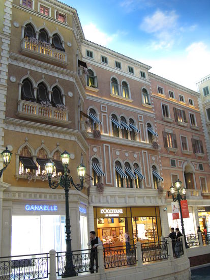 2011 - Macau; ... erreichen wir wieder das künstliche Venedig in Venetien!