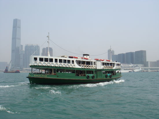 2011 - HongKong; die Fähre: Abfahrt von den Piers...