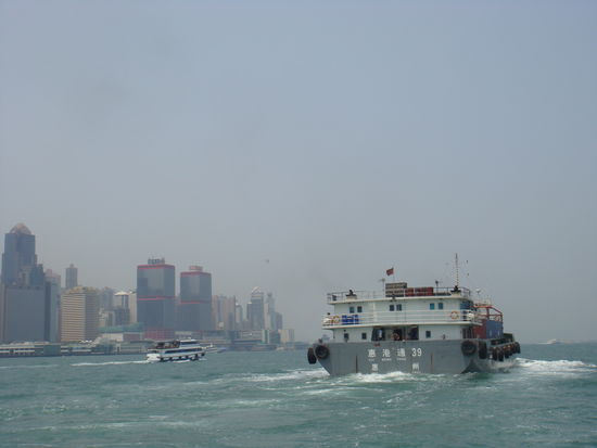 2011 - HongKong; kleinere und grössere Kähne