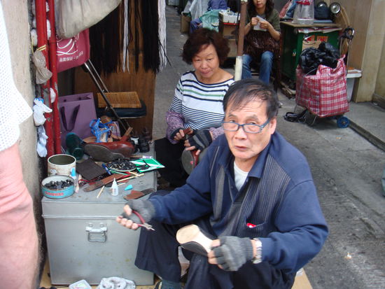 2011 - KowLoon; Schuhmacher und seine Frau