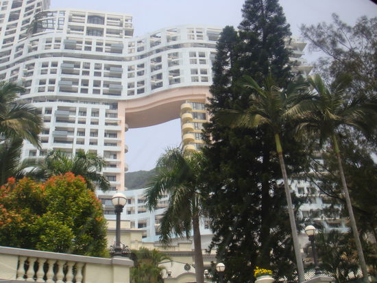 2011 - Stanley; elegante Wohnsiedlungen (mit Durchgang für den Drachen)