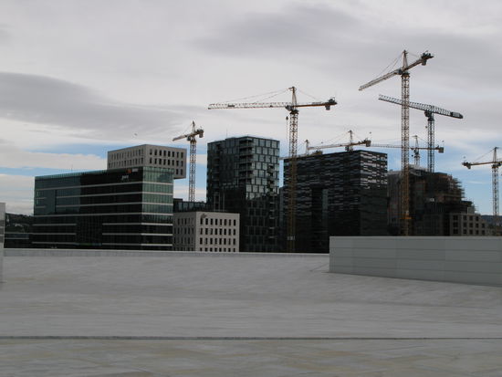 Oslo - die Hafenumgebung wird neu gebaut; Blick vom Dach der Oper...