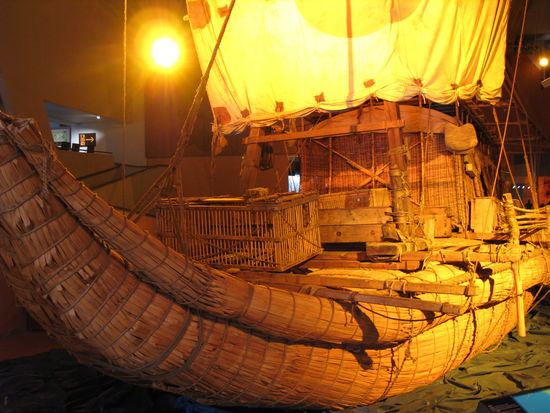 Oslo - im Kon- Tiki Museum; das Kon-Tiki Schilfboot Raa II des bekannten Wissenschaftlers, Abenteurers und Vorkämpfers für den Umweltschutz - Thor Heyerdahl