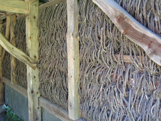 Oslo - Wandkonstruktion aus Wurzeln; oben - Innenseite; unten - Aussenseite...