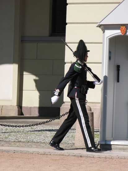 Oslo - ... etwas Bewegung tut jedem gut - 20 Schritte hin, 20 zurück...