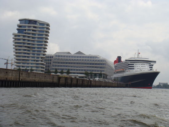 Hamburg - teure Luxusbauten und Büros