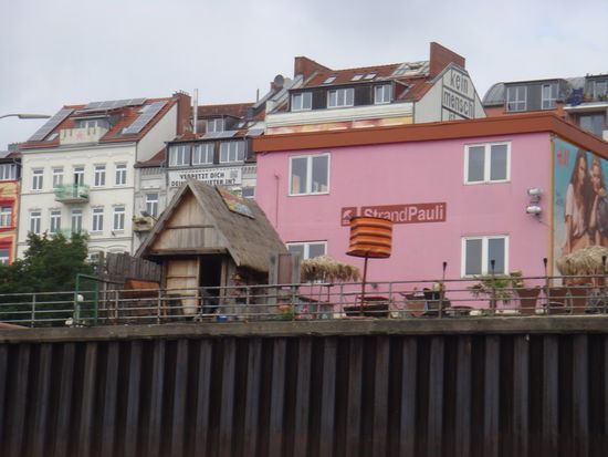 Hamburg - Strand Pauli hofft auf besseres Wetter...