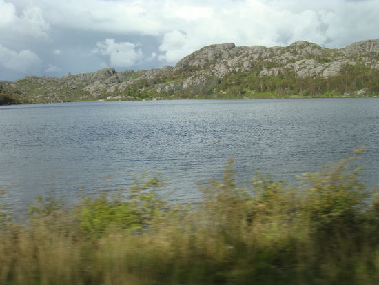 ... den Fjorden entlang...