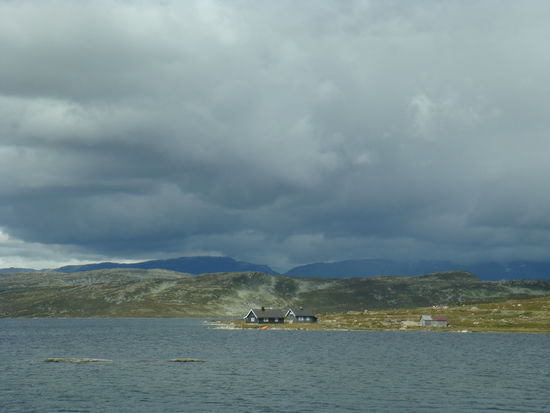 Hardangervidda - hin und wieder Ferienhäuser...