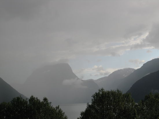 unterwegs - die Regenschauer holen uns immer wieder ein...