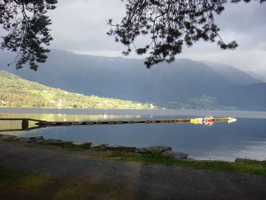 Sandane - Raclette am Fjord; wir habens probiert und geschmeckt hats auch...