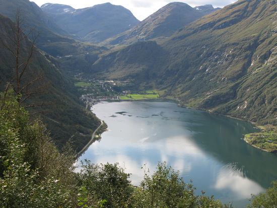 Geiranger - Blick zurück ins Dorf Geiranger...