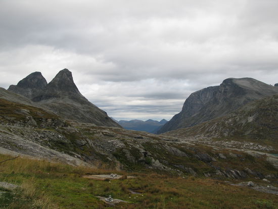 ...der Weg führt uns durchs Gebirge Norwegens...