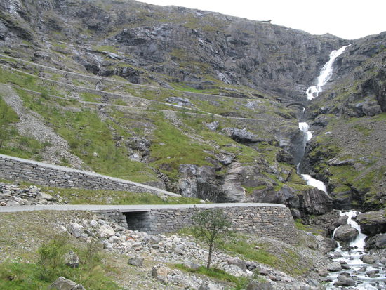 Trollstiegen - ...und so siehts von unten aus...