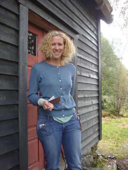 Volda - Heidi, die Museumsleiterin zeigt uns die Schätze ihres Museums... Herzlichen Dank für deine interessanten Erklärungen...