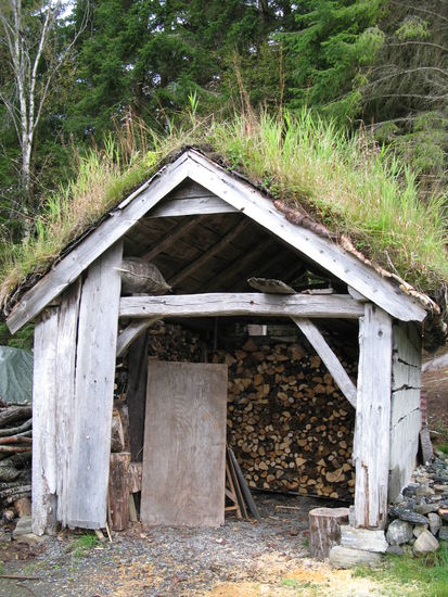 Volda - altes Holzhaus, die Verbindungsbalken sind mit Holznägeln gesichert...