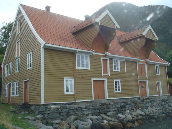 Volda - ...das Gerbereimuseum mit Laden...