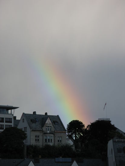 Alesund - ...wir schauen dem bunten Treiben eine Weile zu, die Passagiere haben 1 Stunde Zeit, von Bord zu gehen...