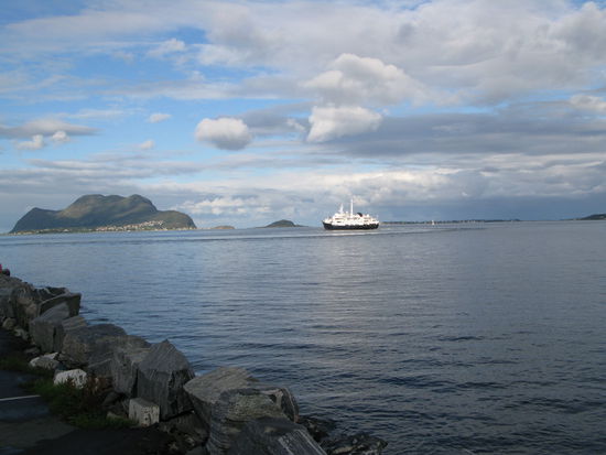 Alesund - ...auch wir verlassen die Stadt am früheren Nachmittag und fahren  in Richtung Molde...