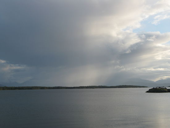 Alesund - ... und wieder naht eine kräftige "Himmelsdusche"...