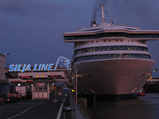 Stockholm - ...die Fähre steht bereit, wir auch ...