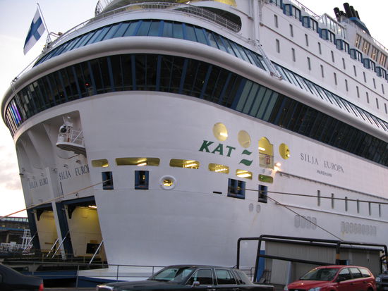 Stockholm - ... der grosse Bauch der Fähre ist geöffnet, bereit zur Einfahrt...