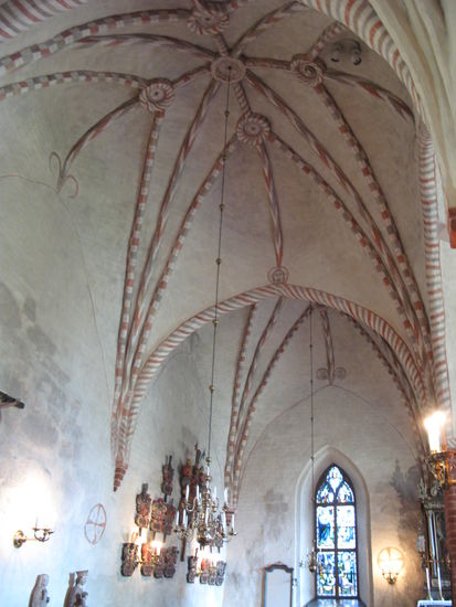 Hollola - ...das zweigliedrige Kirchenschiff...