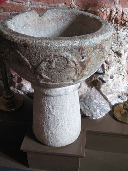 Hollola - ...alter Taufstein...