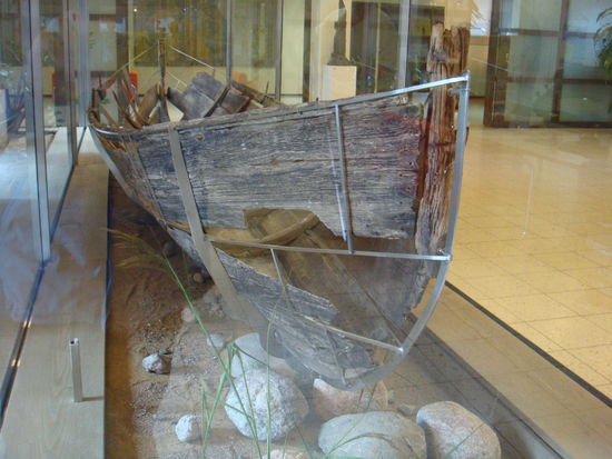 Hollola - Stadtverwaltung; dieses Boot will Kaino uns unbedingt zeigen...