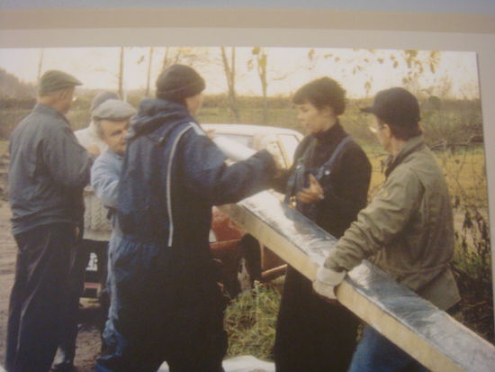 Hollola - ...war er doch selbst bei den archäologischen Grabungen dabei.. (2. von links mit hellblauen Arbeitskleidern...)