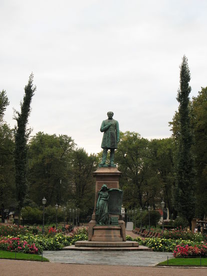Helsinki - ... Esplanadi-Park; beliebter Treffpunkt zum Bummeln und Ausspannen...