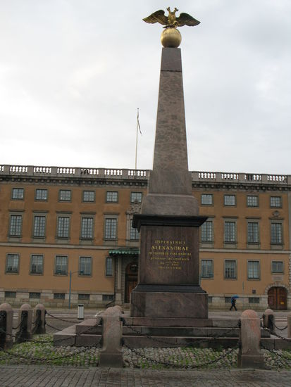 Helsinki - ... Siegessäule von Zar Alexander auf dem Marktplatz ...