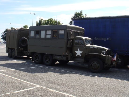 unterwegs haben wir eine holländische Familie mit diesem Ungetüm aus dem 2. Weltkrieg getroffen...