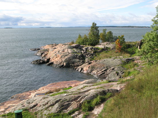 Helsinki - 1917; russische Revolution, Finnland erklärt sich am 6. Dezember für unabhängig; im 2. Weltkrieg dient die Festung als Militärbasis für Küstenartillerie, Luftabwehr und U-Boote...