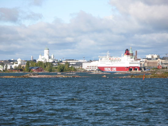 Helsinki - die Fähre führt uns zurück in die Stadt...
