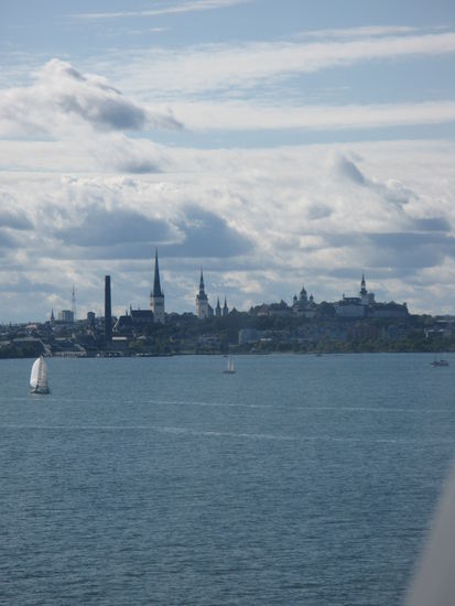 Tallinn - Einfahrt der Fähre in den Hafen...