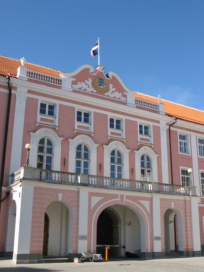 Tallinn - ...Barockfassade des Schlosses, heute Regierungssitz von Estland...