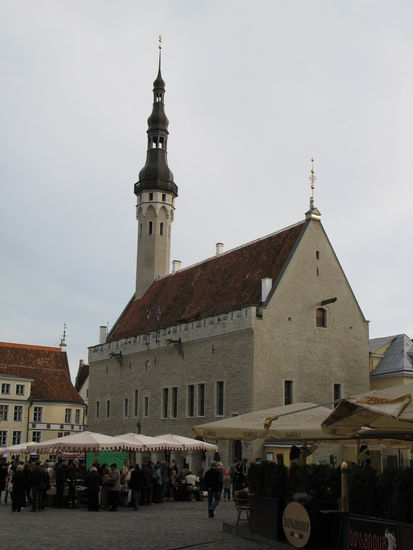 Tallinn - ...auf dem Rathausplatz findet ein "Ethnic Market" statt...