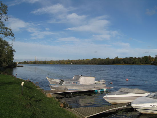 Pärnu - ...wir finden einen angenehmen CP am Pärnu-Fluss und beschliessen für zwei Tage die Stadt zu besuchen und etwas auszuruhen...